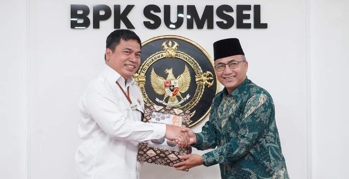 Pertama Di Sumsel Pj Bupati Muba Apriyadi Serahkan Lkpd Tahun