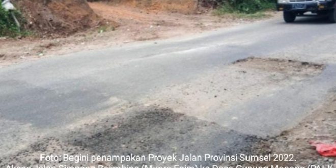 Tinjau Proyek Aspal Jalan